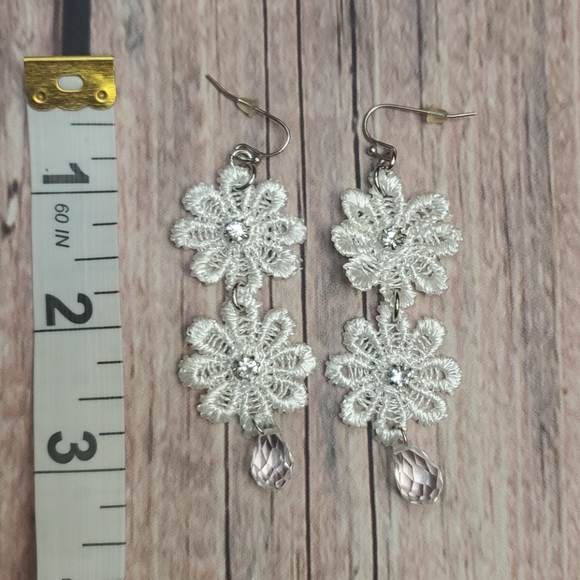 Cookie Lee flower drop earrings - Picture 2 of 6